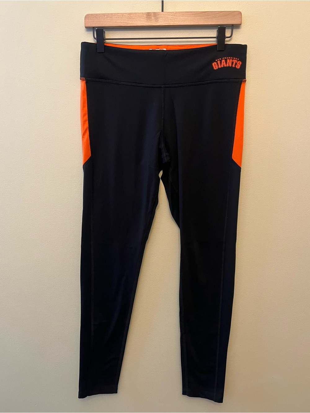 San Francisco Giants Victoria's Secret Pink Ultimate 5th & Ocean Leggings Medium